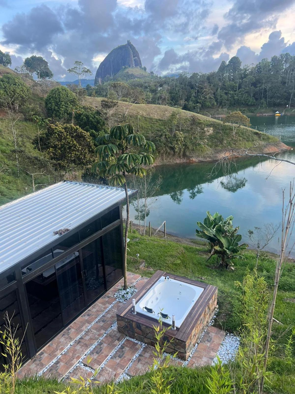 Cabana Privada Sin Prisa "Not Rush" Preciosa! Con Jacuzzi, Vista Y Acceso Directo Al Embalse, Vista A La Piedra , Deporte Acuatico Paddle Board And Breakfast Incluidos ! Imperdible Guatape Bagian luar foto